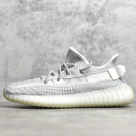 アディダス スニーカー