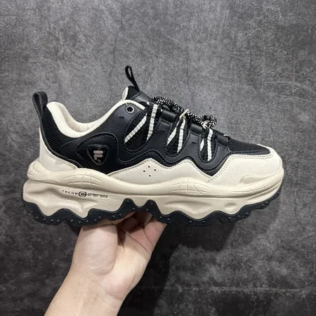 フィラ スニーカー