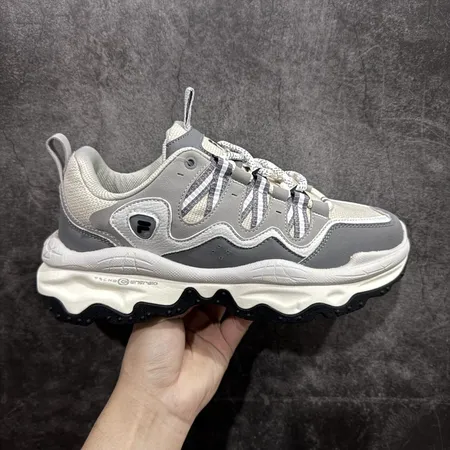 フィラ スニーカー