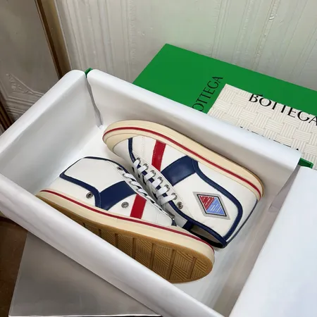 ボッテガ ヴェネタ カジュアルシューズ