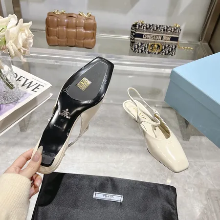 プラダ サンダル