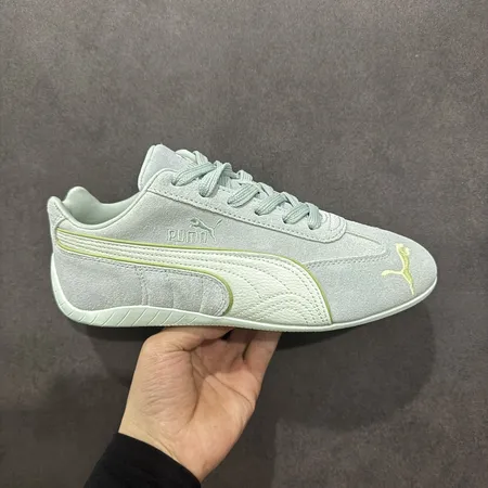 プーマ スニーカー
