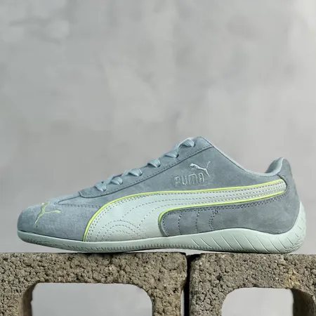 プーマ スニーカー