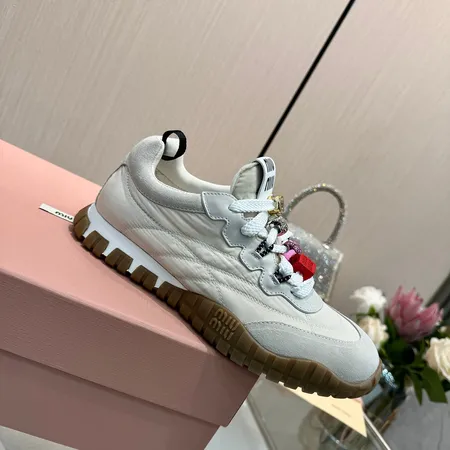 ミュウミュウ スニーカー