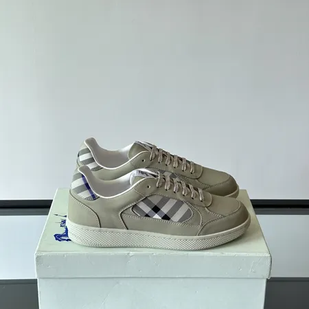 バーバリー ス カジュアルシューズ