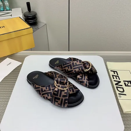 フェンディ スリッパ