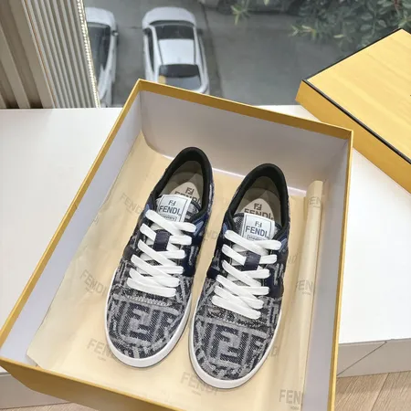 フェンディ カジュアルシューズ