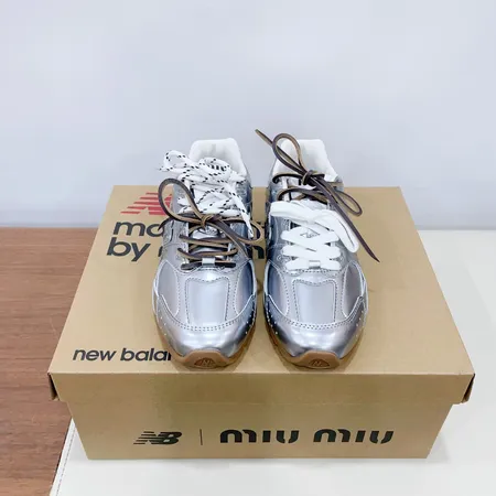 ミュウミュウ カジュアルシューズ