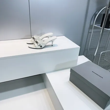 バレンシアガ サンダル