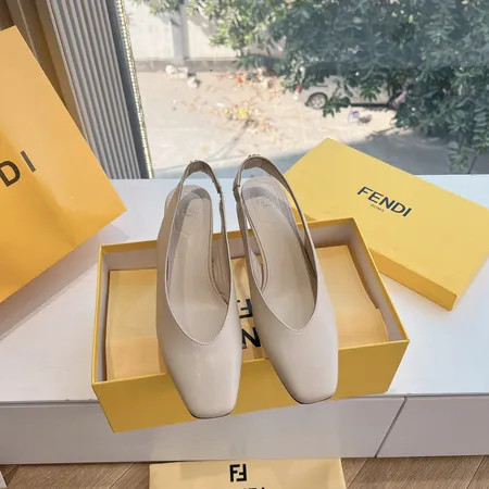 フェンディ サンダル