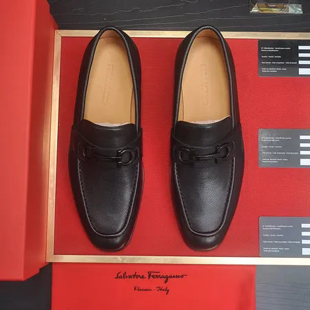 フェラガモ カジュアルシューズ