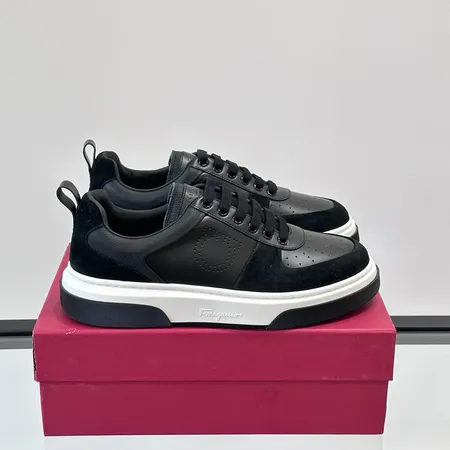 フェラガモ カジュアルシューズ