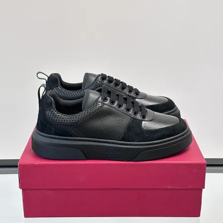 フェラガモ カジュアルシューズ