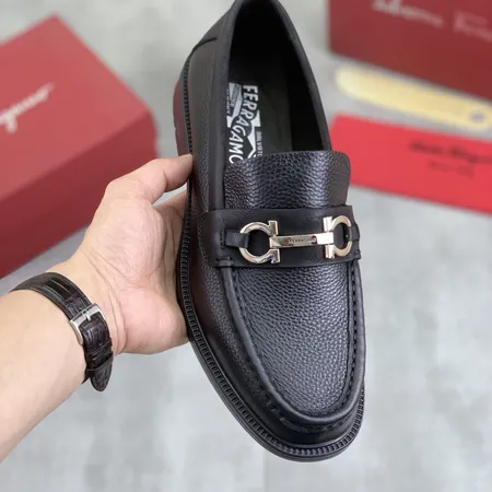 フェラガモ カジュアルシューズ