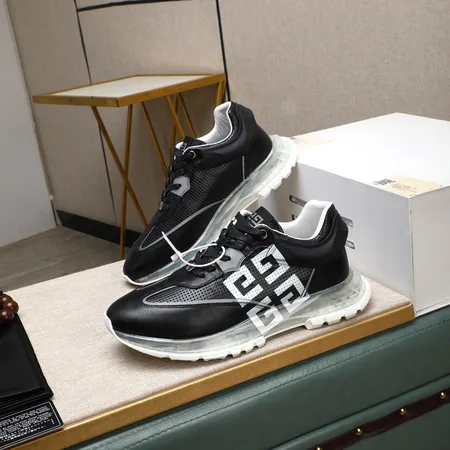 ジバンシィ スニーカー