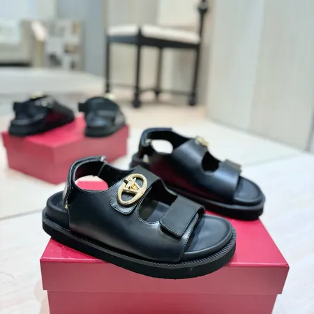 ヴァレンティノ サンダル