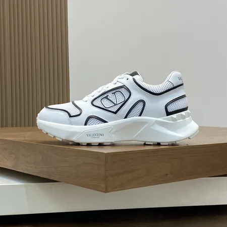 ヴァレンティノ スニーカー