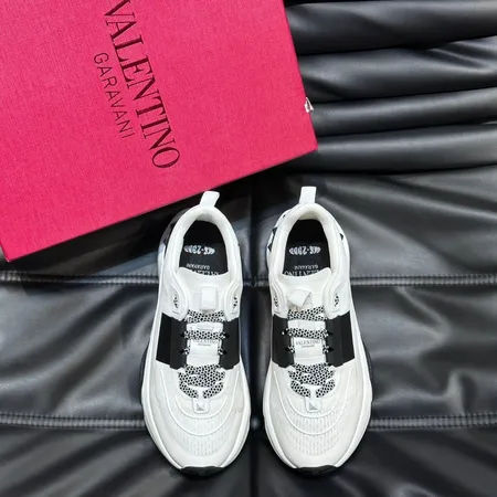 ヴァレンティノ スニーカー