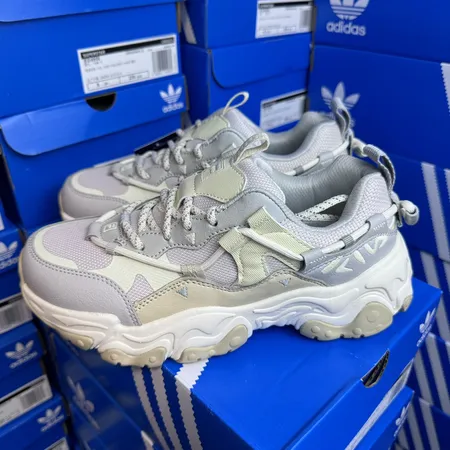 フィラ スニーカー