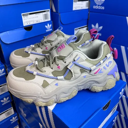 フィラ スニーカー