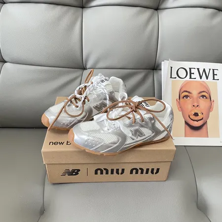 ミュウミュウ カジュアルシューズ