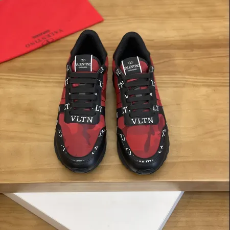 ヴァレンティノ スニーカー