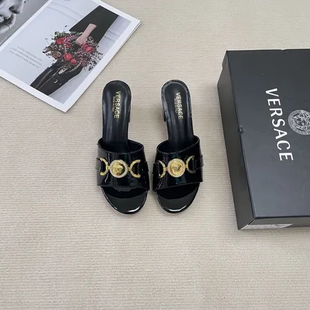 ヴェルサーチ サンダル