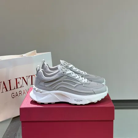ヴァレンティノ スニーカー