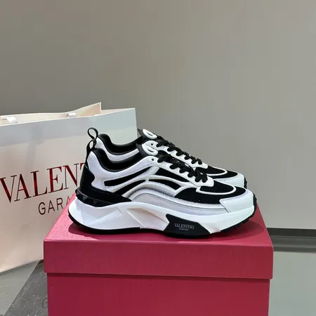 ヴァレンティノ スニーカー