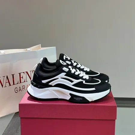ヴァレンティノ スニーカー
