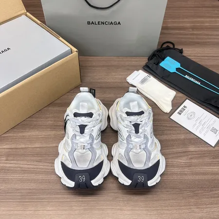 バレンシアガ スニーカー