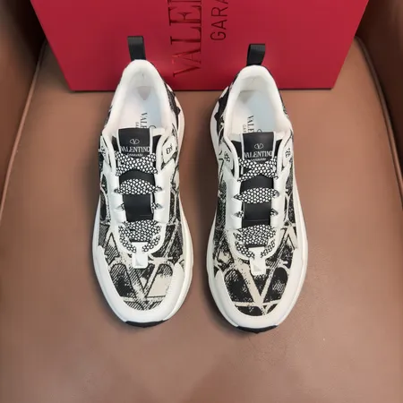 ヴァレンティノ スニーカー