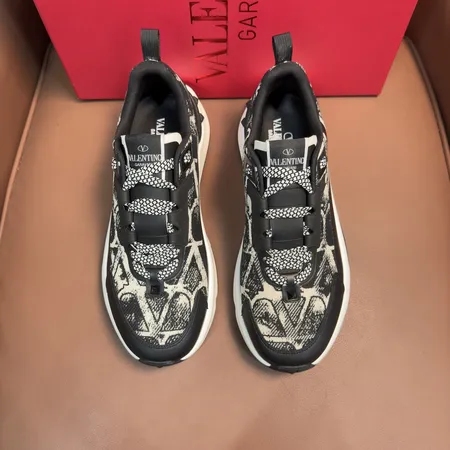 ヴァレンティノ スニーカー