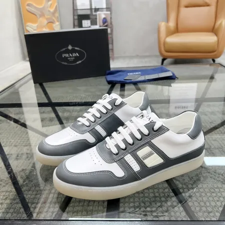 プラダ カジュアルシューズ