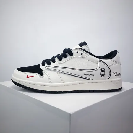 カウズ スニーカー