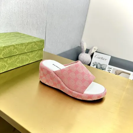 バレンシアガ スリッパ