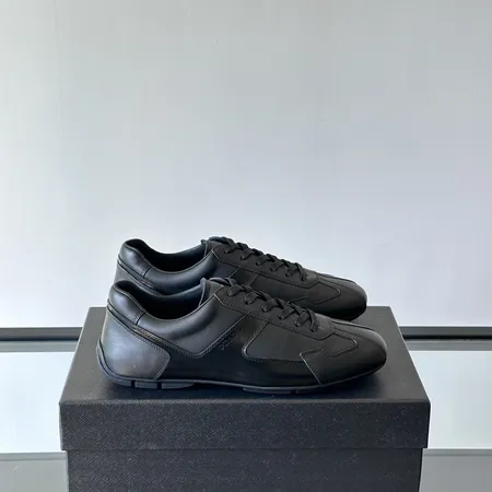 プラダ カジュアルシューズ