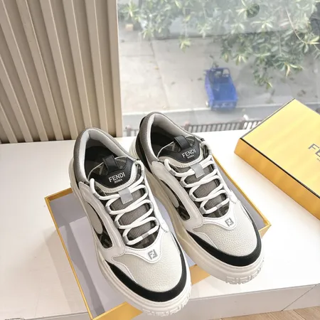 フェンディ カジュアルシューズ