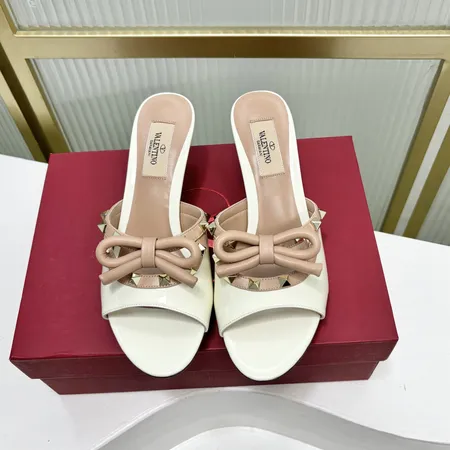 ヴァレンティノ サンダル