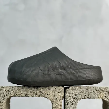 アディダス スリッパ