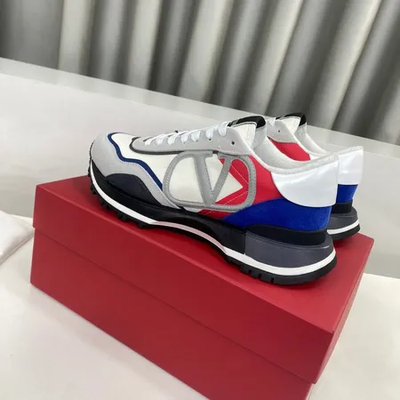 ヴァレンティノ スニーカー