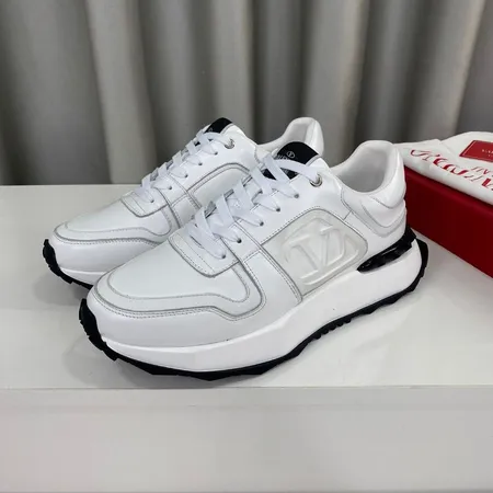 ヴァレンティノ スニーカー