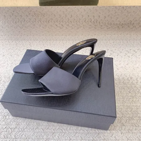 イブサンローラン サンダル