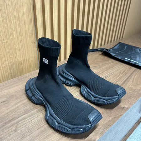 バレンシアガ スニーカー