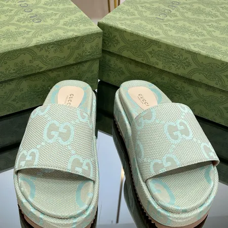 グッチ スリッパ