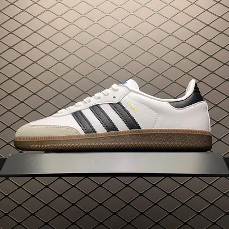 アディダス カジュアルシューズ