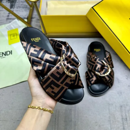 フェンディ スリッパ