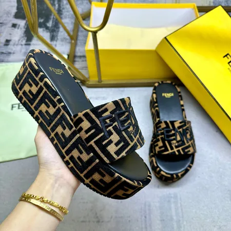 フェンディ スリッパ