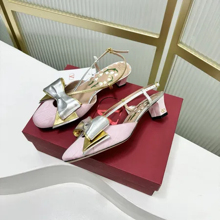 ヴァレンティノ サンダル