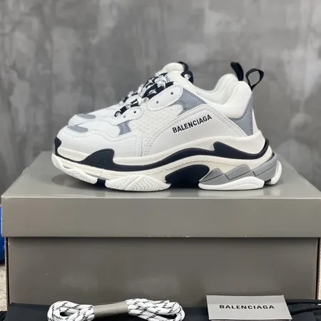 バレンシアガ スニーカー